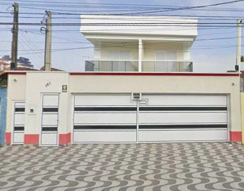 Casa com 1 vaga na garagem coletiva em Praia Grande/SP em Praia Grande - São Paulo