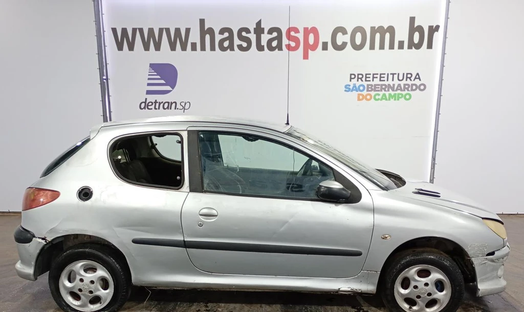 Peugeot 206 Quiksilver 2002 Cinza em Casa Branca - São Paulo