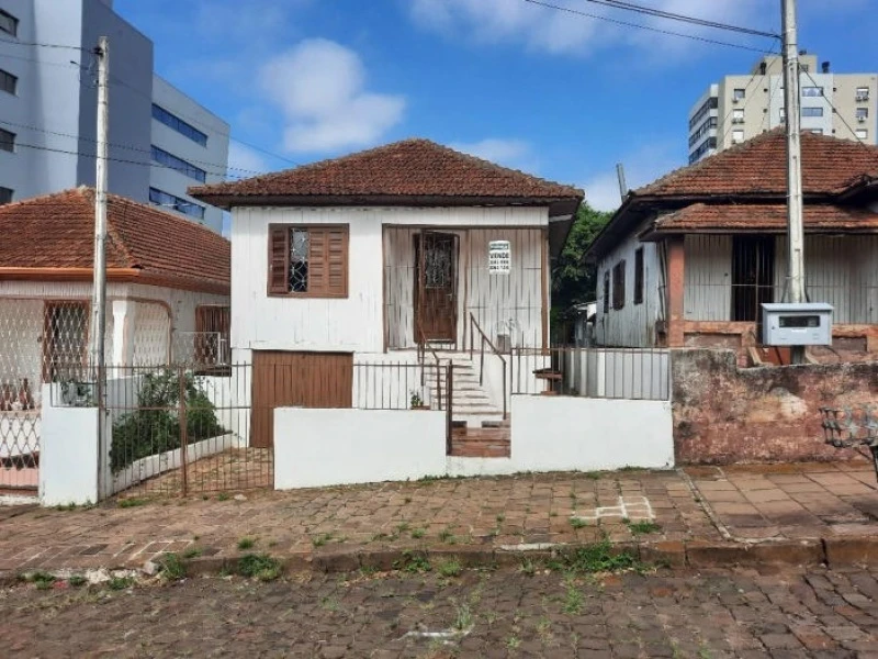Terreno Terreno com casa de madeira em Passo Fundo/RS em Passo Fundo - Rio Grande do Sul