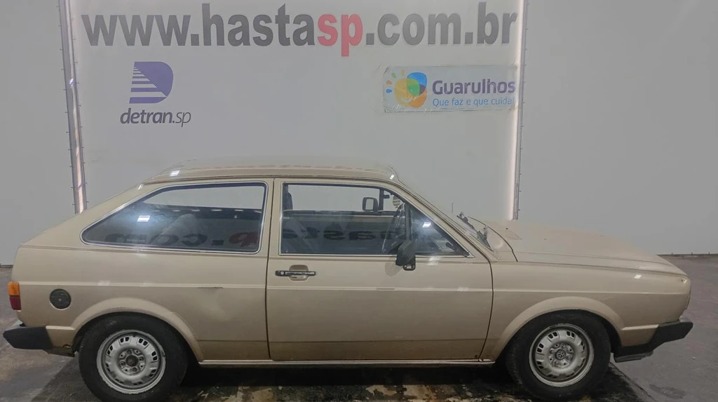 Volkswagen Gol 1983 Bege em Casa Branca - São Paulo