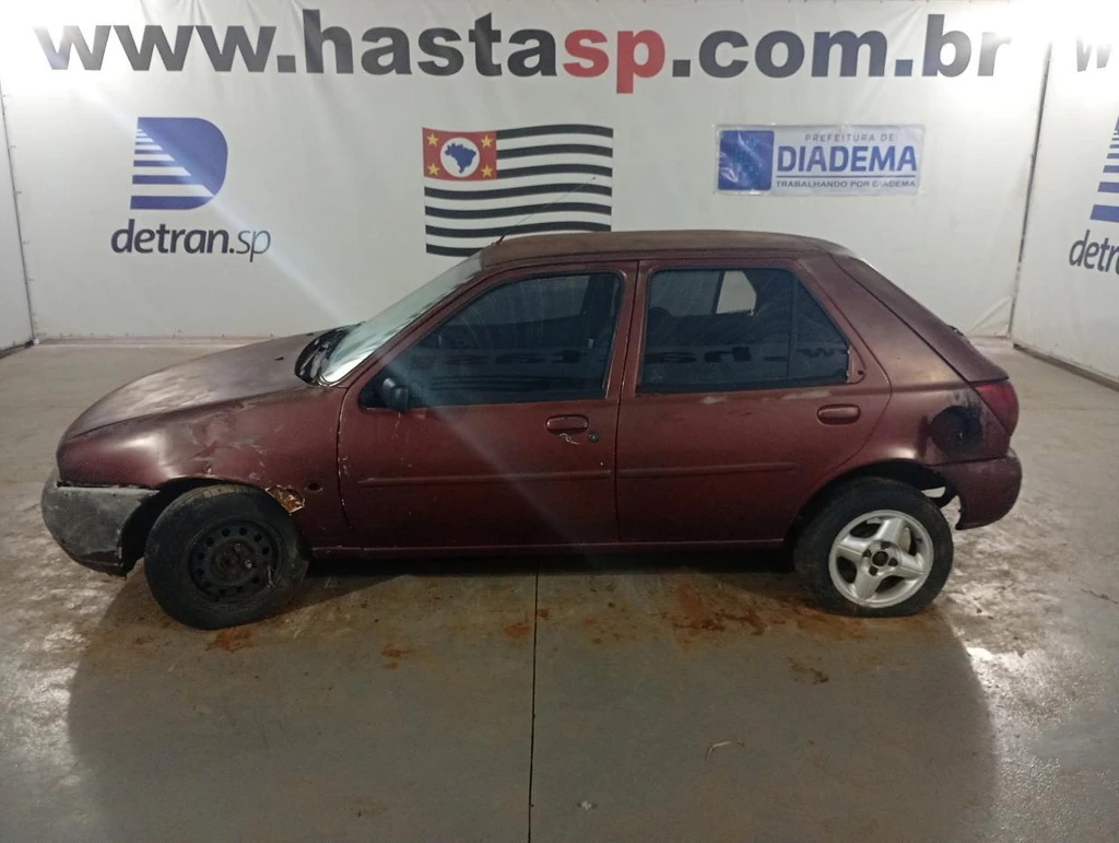 Ford Fiesta 1997 Vermelha Automático em Casa Branca - São Paulo