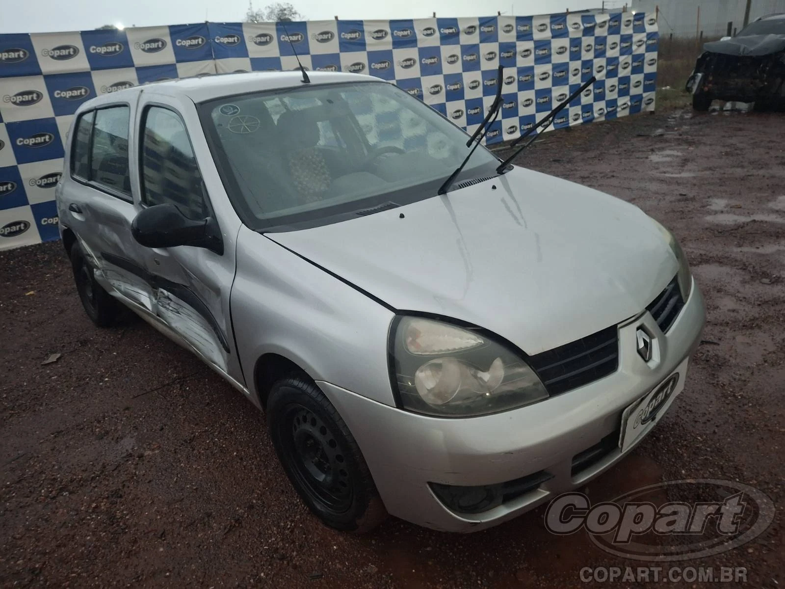 Renault Clio 1.0 16V Hi-Flex 2012 em Cuiabá - Mato Grosso
