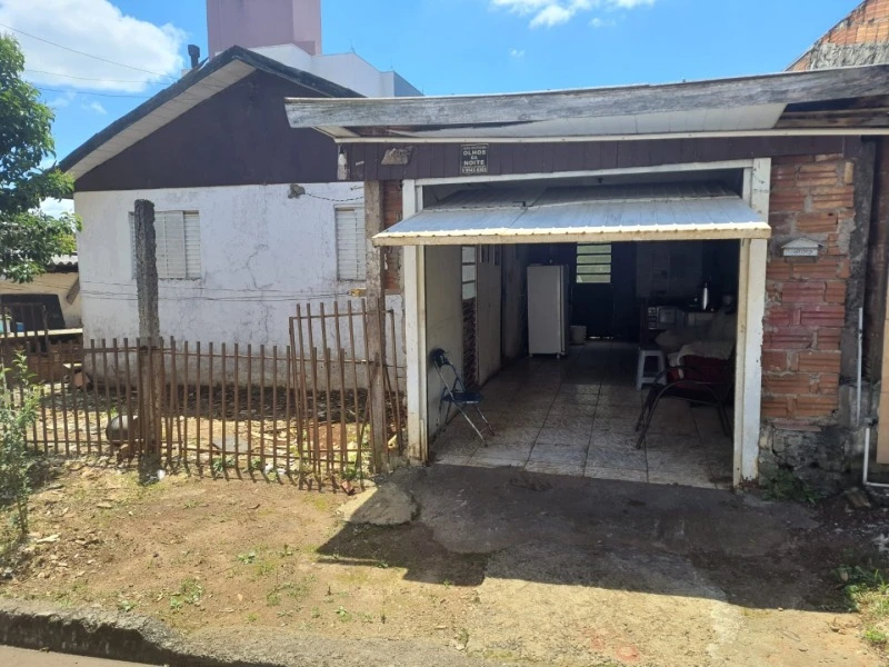 Terreno com Casa Mista em Chapecó/SC em Chapecó - Santa Catarina