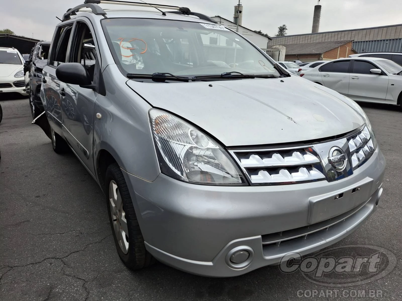 Nissan Grand Livina S 2012 1.8 16V Flex Colisão Lateral em São Paulo