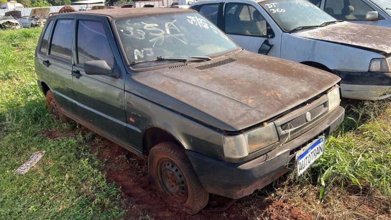 Fiat Uno Mille Fire 2001/2002 Sucata Desmanche em Campo Grande - Mato Grosso do Sul