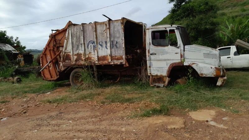 Mercedes-Benz L 1214 Lote 02 1995 Diesel em Muriaé - Minas Gerais