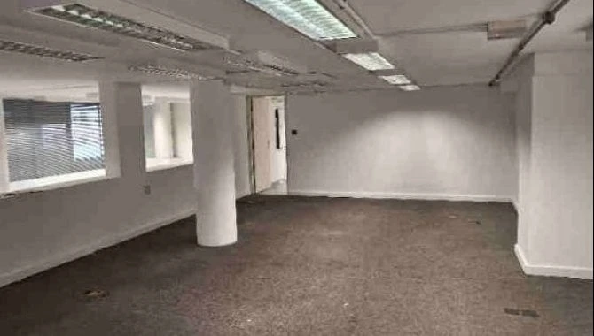 Sala Comercial Ex-Agência Benfica em Rio de Janeiro/RJ em Rio De Janeiro - Rio de Janeiro