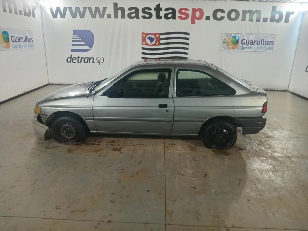 Ford Escort L 1993 Cinza em Casa Branca - São Paulo