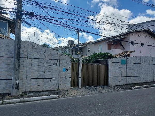 Casa com 1 Quarto e 2 Vagas em Lauro de Freitas/BA em Lauro De Freitas - Bahia