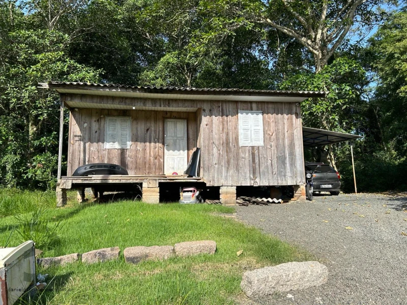 Terreno com Casa de Madeira em Criciúma/SC em Criciúma - Santa Catarina