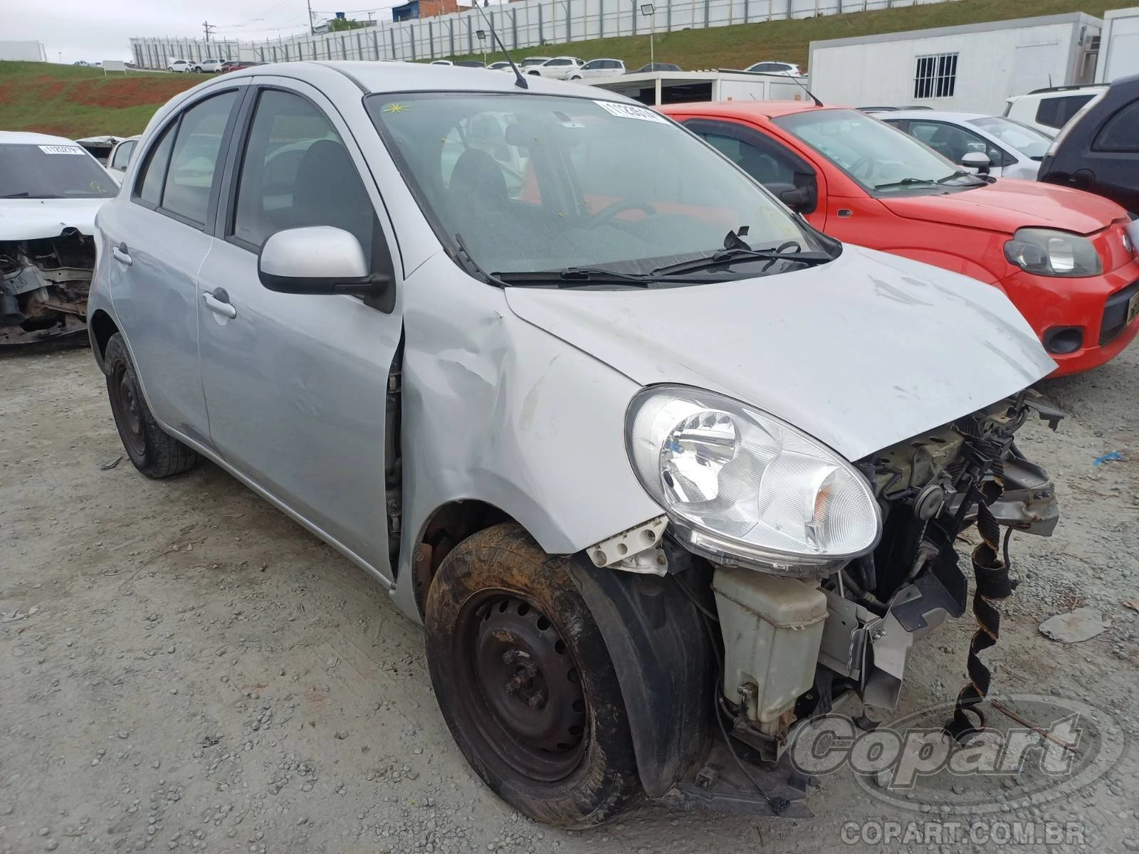 Nissan March 1.0 16V 2014 Automático (Flex) em Itaquaquecetuba - São Paulo