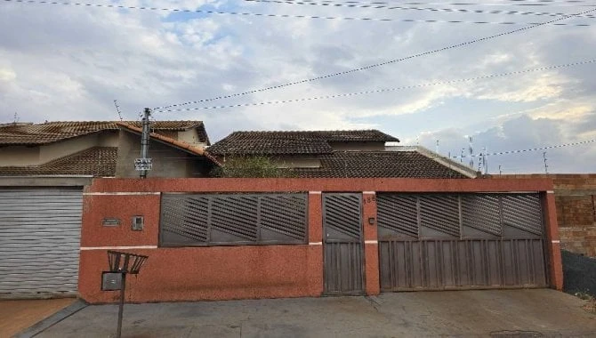 Casa com 141m² e 350m² no Parque Isaura em Santa Helena de Goiás/GO em Santa Helena De Goiás - Goiás