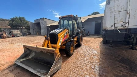 Caterpillar 416E 416E 2012 4x4 em Itapemirim - Espírito Santo