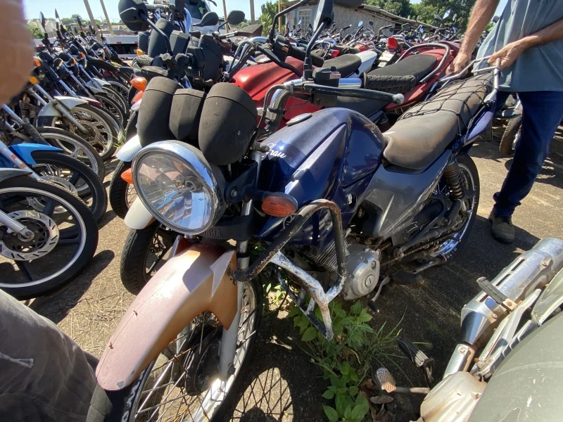 Yamaha Moto Azul Desgastada em Marília - São Paulo