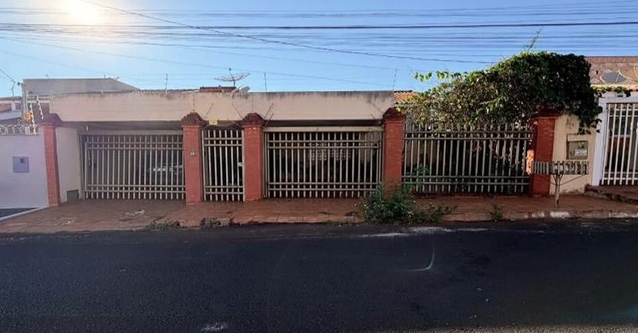 Casa com 360m² de terreno e 164m² de construção em Rio Verde/GO em Rio Verde - Goiás