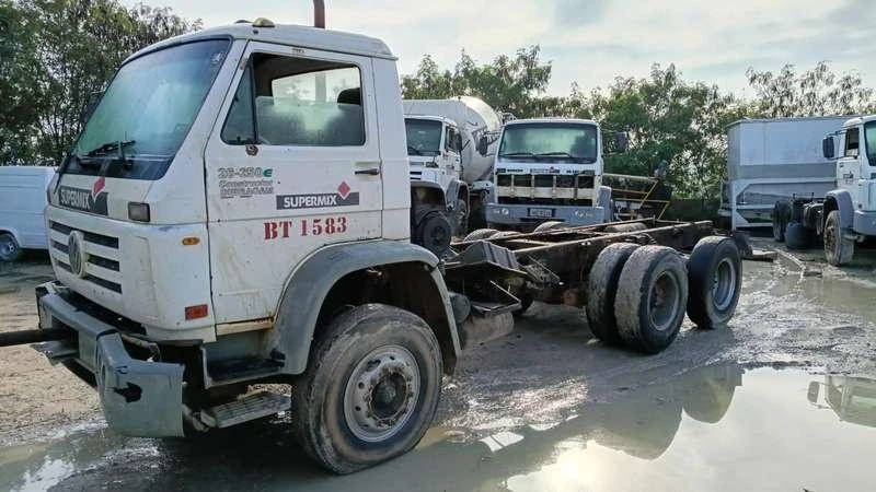 Volkswagen 26.250 6x4 2011/2012 em Indaiatuba - São Paulo