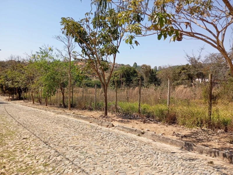 Chácara Ao lado do Condomínio Recanto dos Pássaros em Itaúna/MG em Itaúna - Minas Gerais