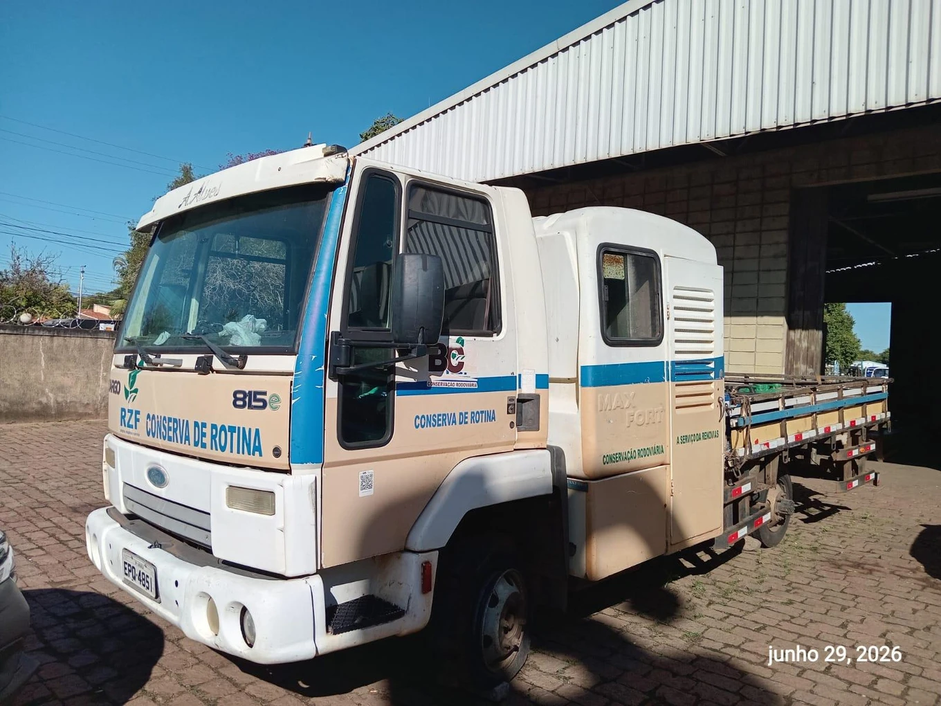 Ford Cargo 815E 815E 2010 Automático Diesel 4x2 em Araras - São Paulo