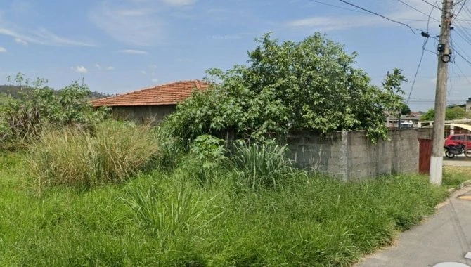 Casa com 2 Dormitórios em Pindamonhangaba/SP em Pindamonhangaba - São Paulo