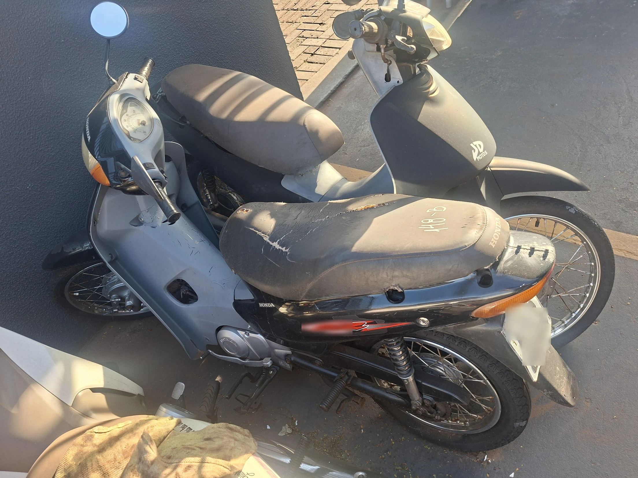 Honda C100 Biz 2002 Sucata Inservível em Sarandi - Paraná