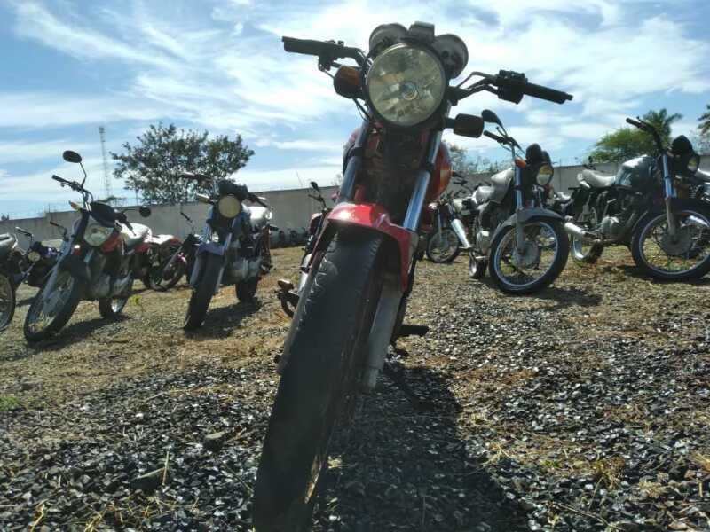 Yamaha YBR 125E 2001 2002 Gasolina Vermelha em Irecê - Bahia