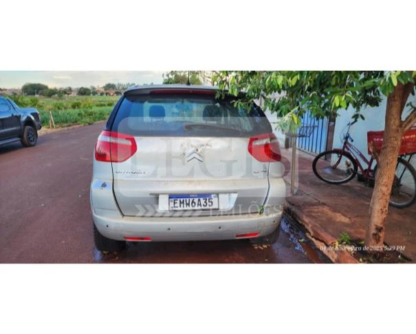 Citroën C4 Picasso GLXA 5L 2009/2010 Prata Gasolina em Canitar - São Paulo