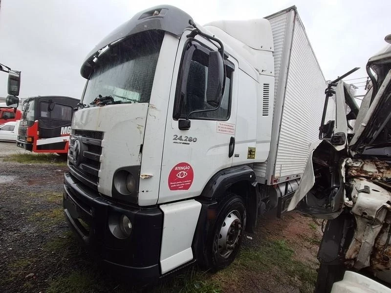 Volkswagen 24.280 CRM 6X2 CRM 6x2 2015 em Osasco - São Paulo