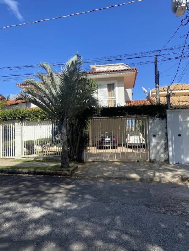 Casa com 5 Quartos em Belo Horizonte/MG em Belo Horizonte - Minas Gerais