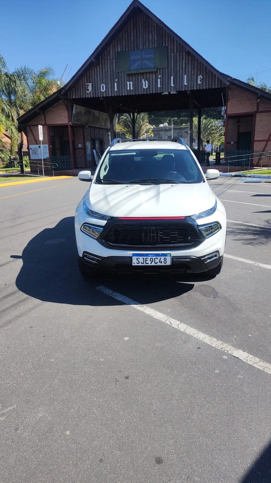 Outro com Caminhonete Fiat Toro Fre ed T270 AT Ano 2023 Joinville/SC em Joinville - Santa Catarina
