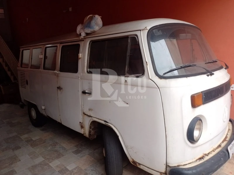 Volkswagen Kombi Kombi Van Branca Regularização Pelo Arrematante em Santo André - São Paulo