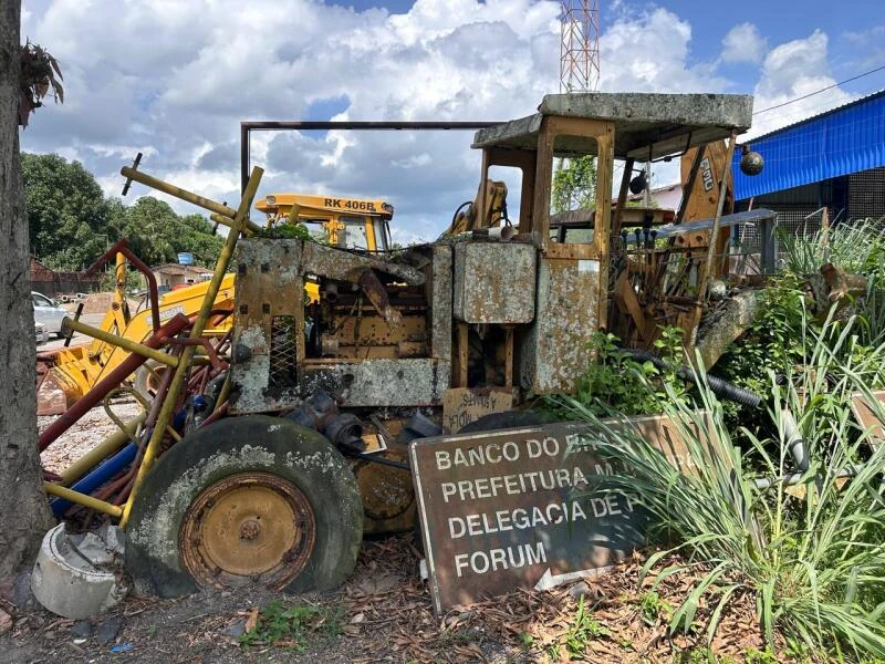 Caterpillar Motoniveladora SUCATA APROVEITÁVEL COM MOTOR INSERVÍVEL em Amélia Rodrigues - Bahia