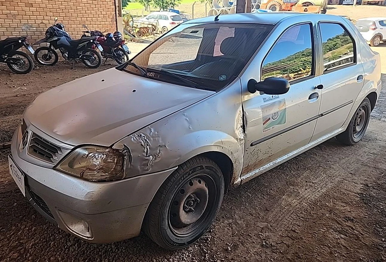 Renault Logan EXP 16 2008 1.6 Flex Manual em Riqueza - Santa Catarina