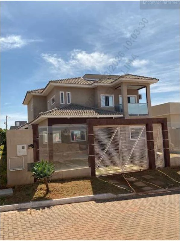 Sobrado com 4 Quartos e 3 Suítes em Brasília/DF em Brasília - Distrito Federal