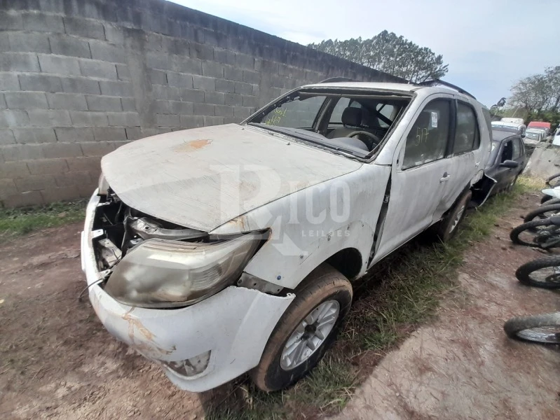 Toyota Hilux SW4 SR 4x2 em Mogi Das Cruzes - São Paulo
