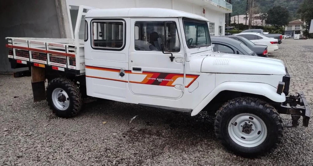 Toyota Bandeirante 1993 4x4 Manual em Apucarana - Paraná