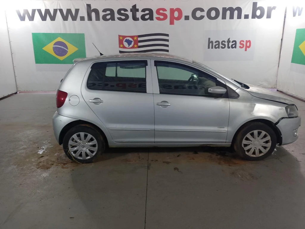 Volkswagen Fox 1.0 GII 2010 2011 Prata em Casa Branca - São Paulo
