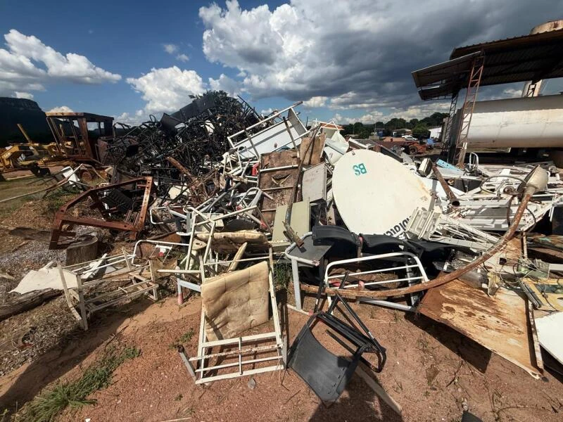 Sucatas Leves Moveis Diversos Lote de SuPecas em Taguatinga - Tocantins
