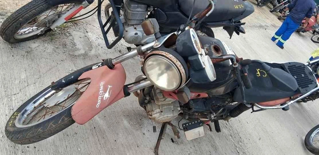 Yamaha YBR 125 2000 Sucata Motor Servível em Campinas - São Paulo