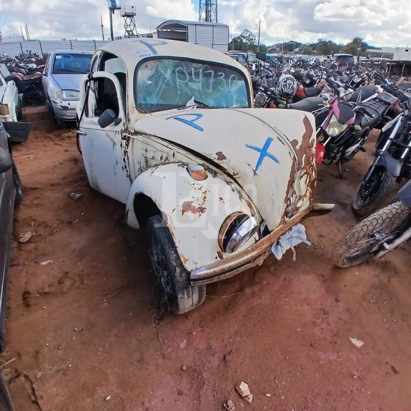 Volkswagen Fusca 1300 Sucata em Jacareí - São Paulo