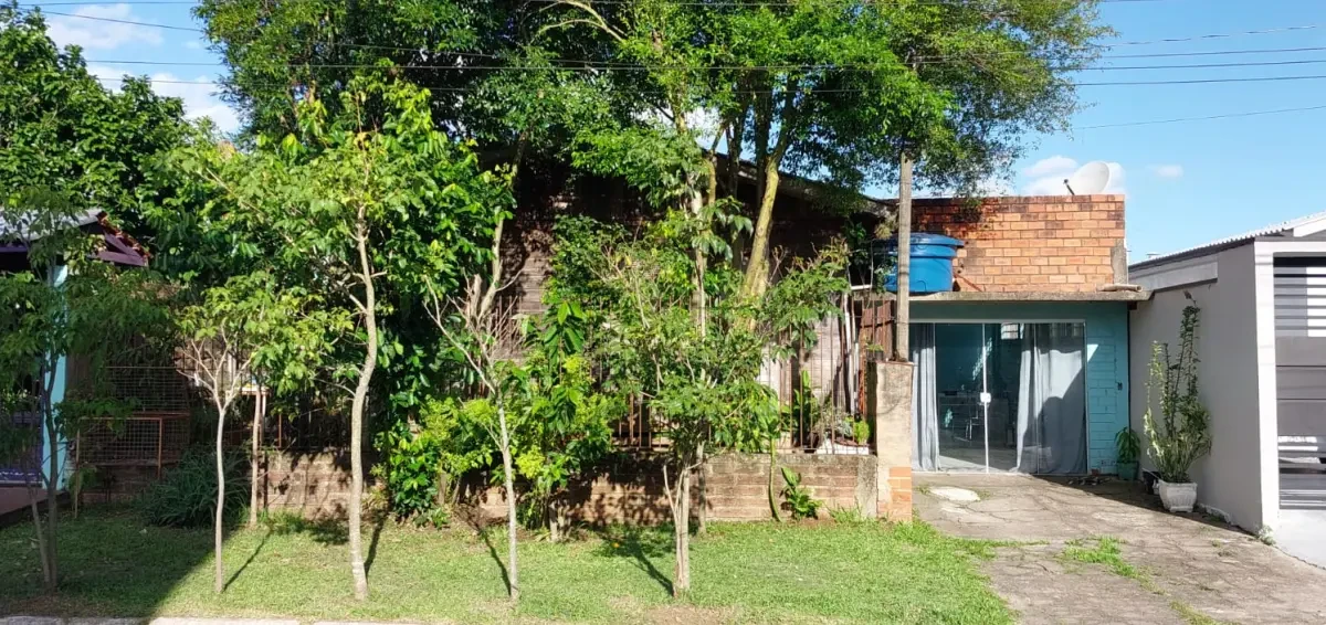 Casa com Casa de Madeira e Anexos em Novo Hamburgo/RS em Novo Hamburgo - Rio Grande do Sul