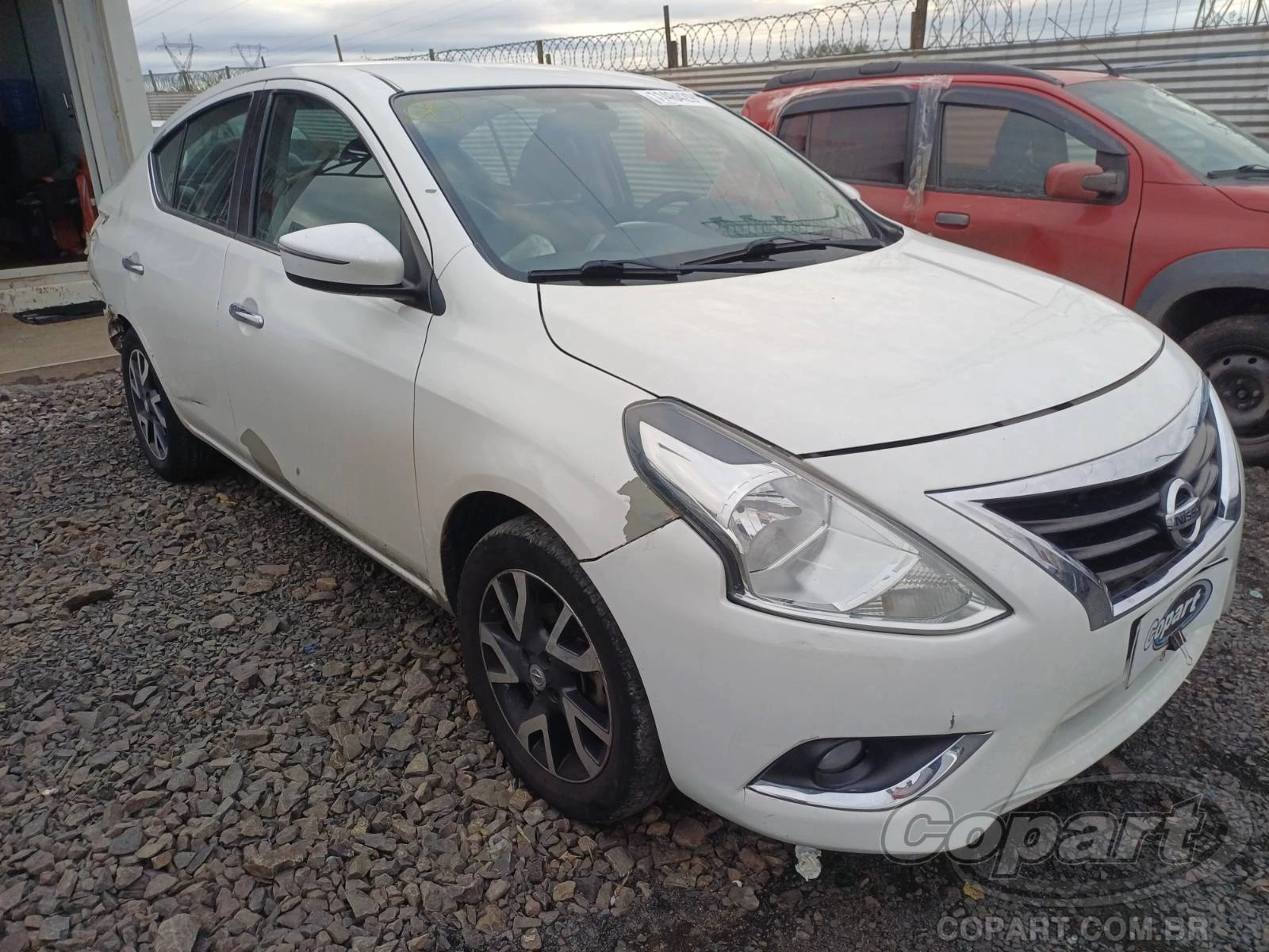 Nissan Versa SL 2016 1.6 16V em Canoas - Rio Grande do Sul