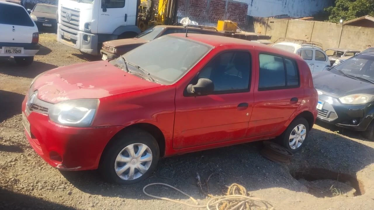 Renault Clio 2013/2014 Vermelho em Maringá - Paraná