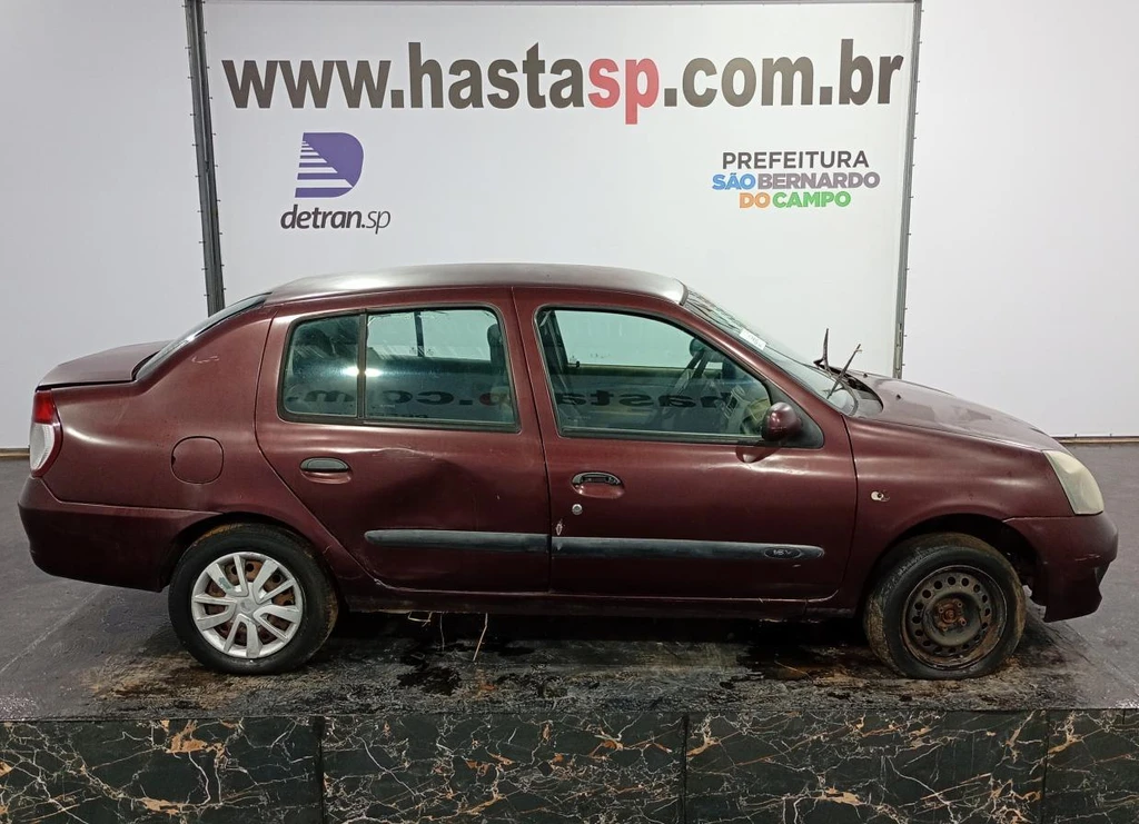 Renault Clio Aut 10 16VS 2007 2008 Vermelha em Casa Branca - São Paulo
