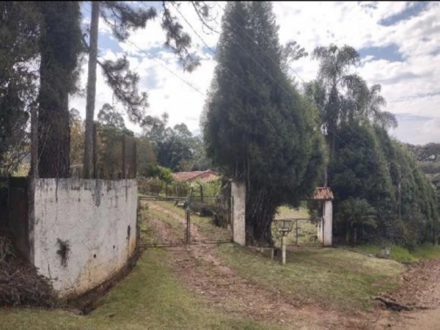 Chácara com 3 Dormitórios em São Roque/SP em São Roque - São Paulo