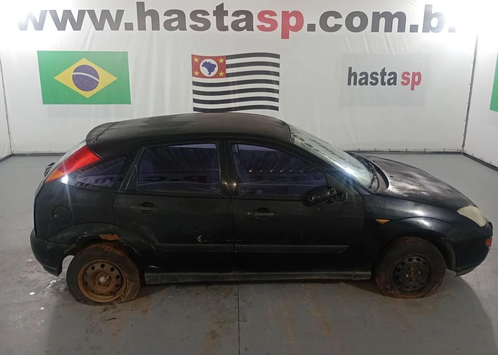 Ford Focus 2001 1.8 HA em Casa Branca - São Paulo