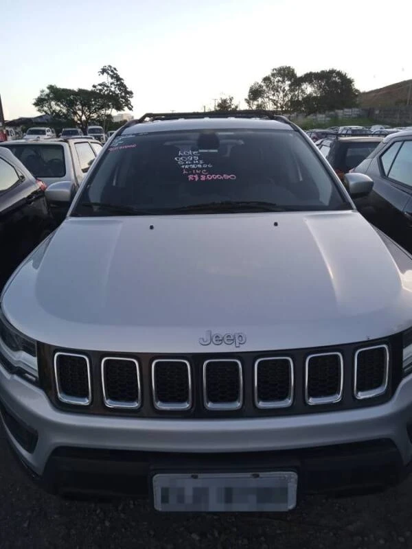Jeep Compass Longitude Sucata Grande Monta em Salvador - Bahia