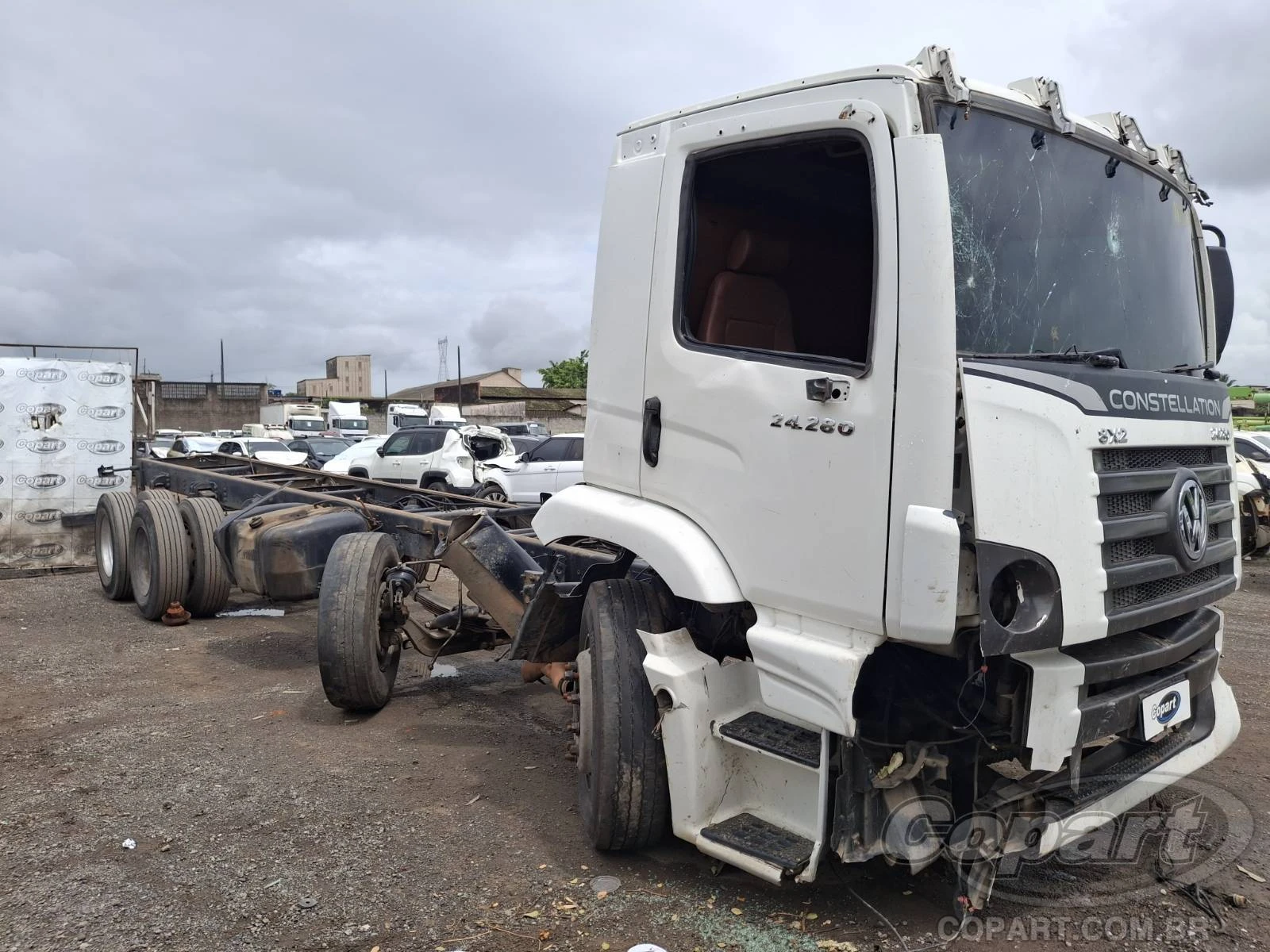 Volkswagen Constellation 24.280 6.9 I6 2014 Diesel em Candeias - Bahia