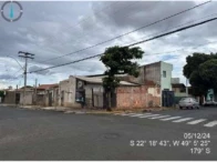 Terreno com Edificações de 81,18m² em Bauru/SP em Bauru - São Paulo