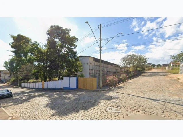 Prédio Prédio institucional de 4.972 m² no Centro, Iguatama/MG em Iguatama - Minas Gerais