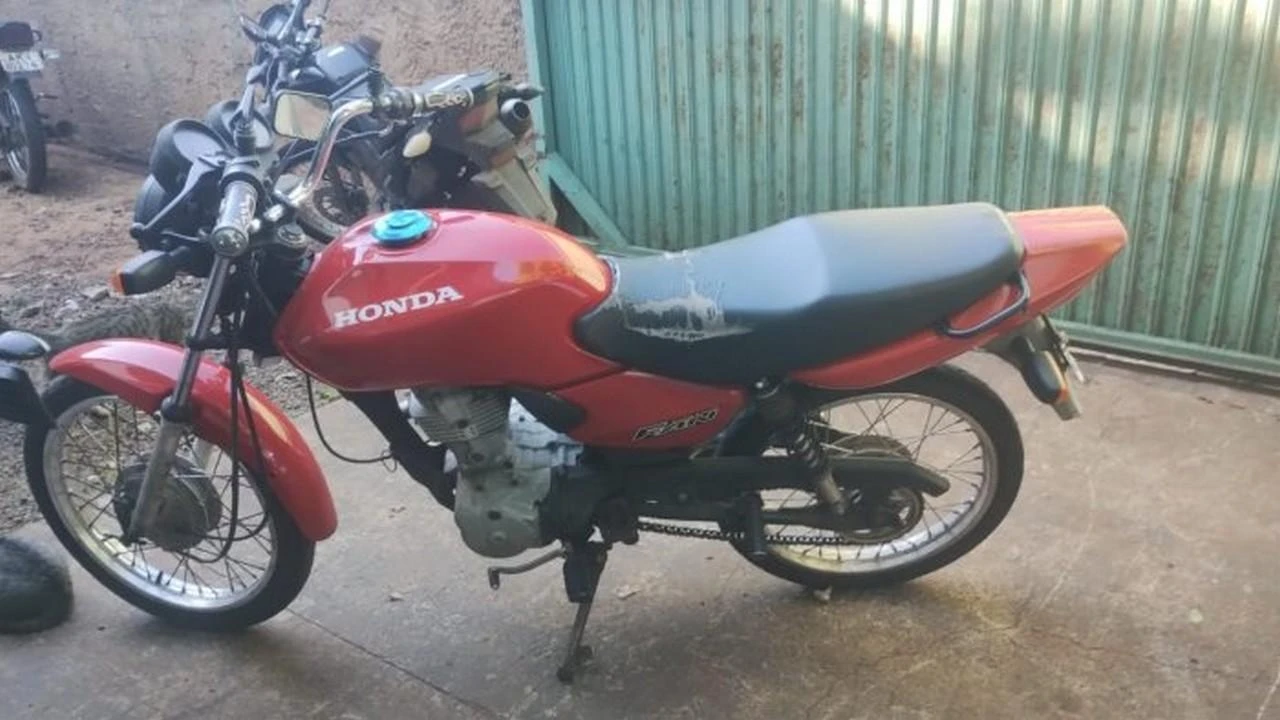 Honda CG 125 Fan Fan 2005 125cc Vermelha em Maringá - Paraná
